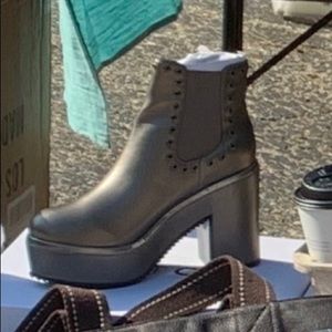 Beston Pewter Elastic Sides Boots. NEW IN BOX!!